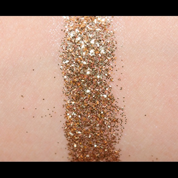 ⚡️SALE⚡️MAC Gold Glitter Eyeshadow - Picture 4 of 7